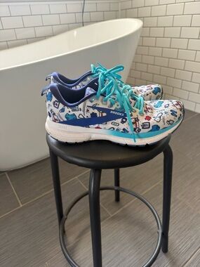 Brooks Healthcare hero White & Blue Printed Running Shoes